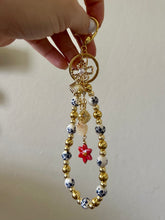 Load image into Gallery viewer, Gold keychain
