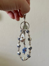 Load image into Gallery viewer, Silver keychain

