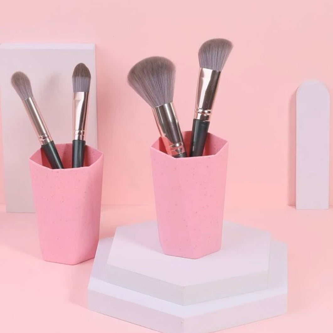 Makeup brush storage bucket